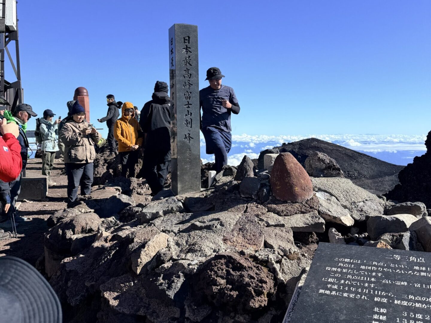 富士山頂の剣が峰3,776m地点