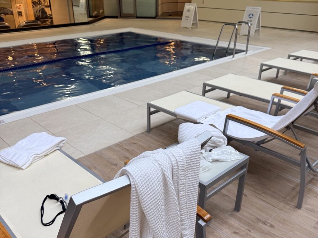 ヒルトン東京の屋内プール