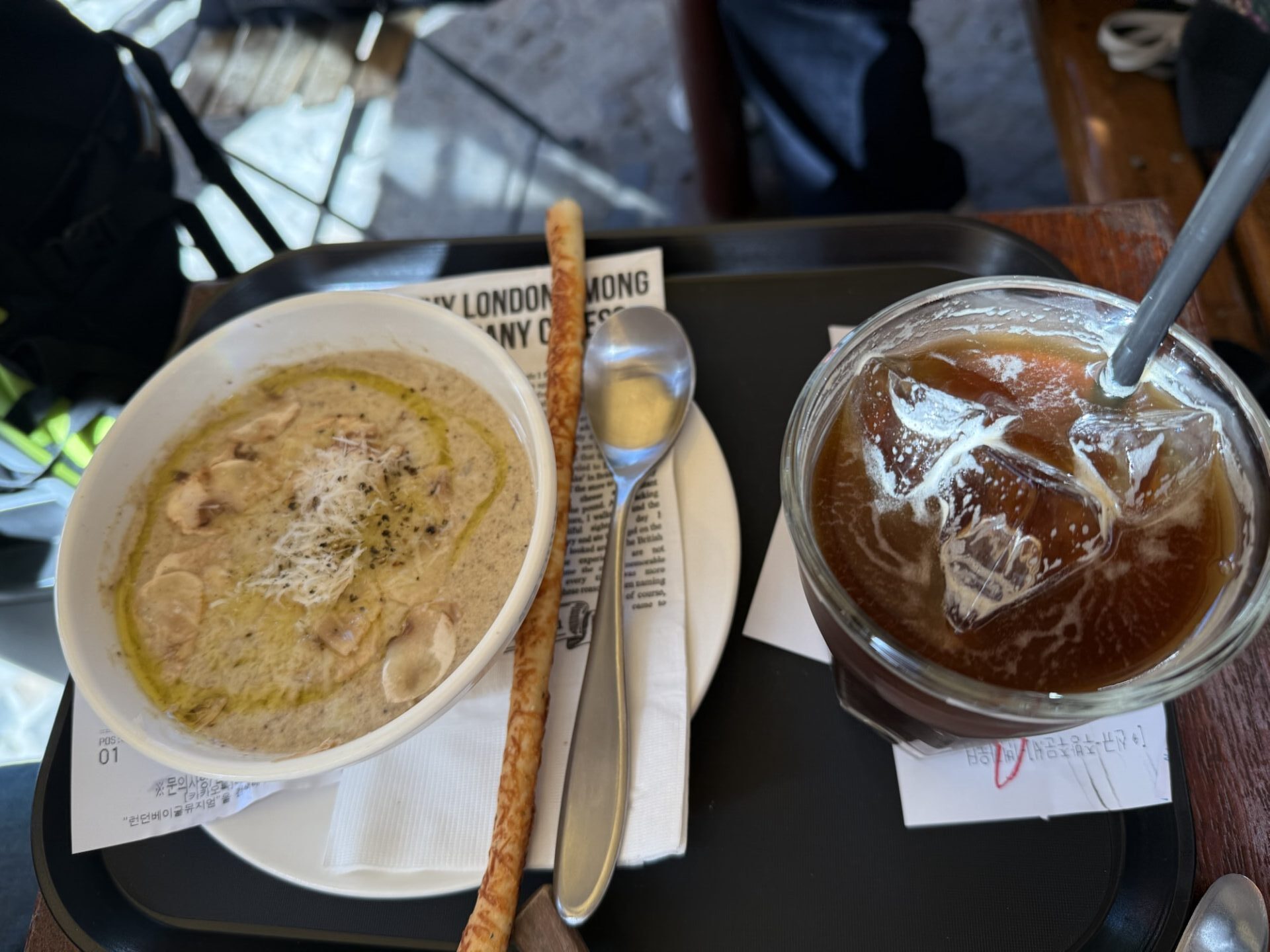 ロンドンベーグルミュージアムのスープとアイスコーヒー