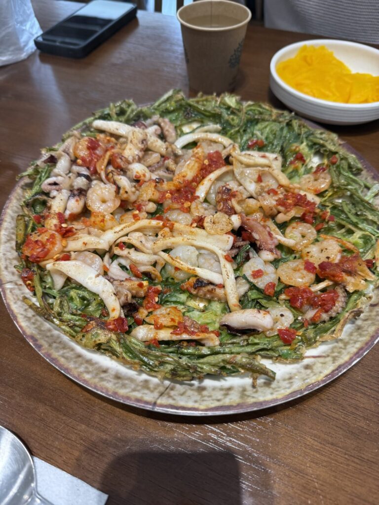 安国で食べた具だくさんの海鮮チヂミ