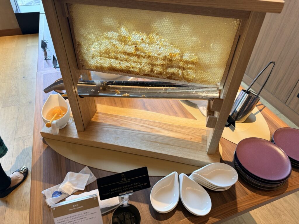 ハチの巣とはちみつ
