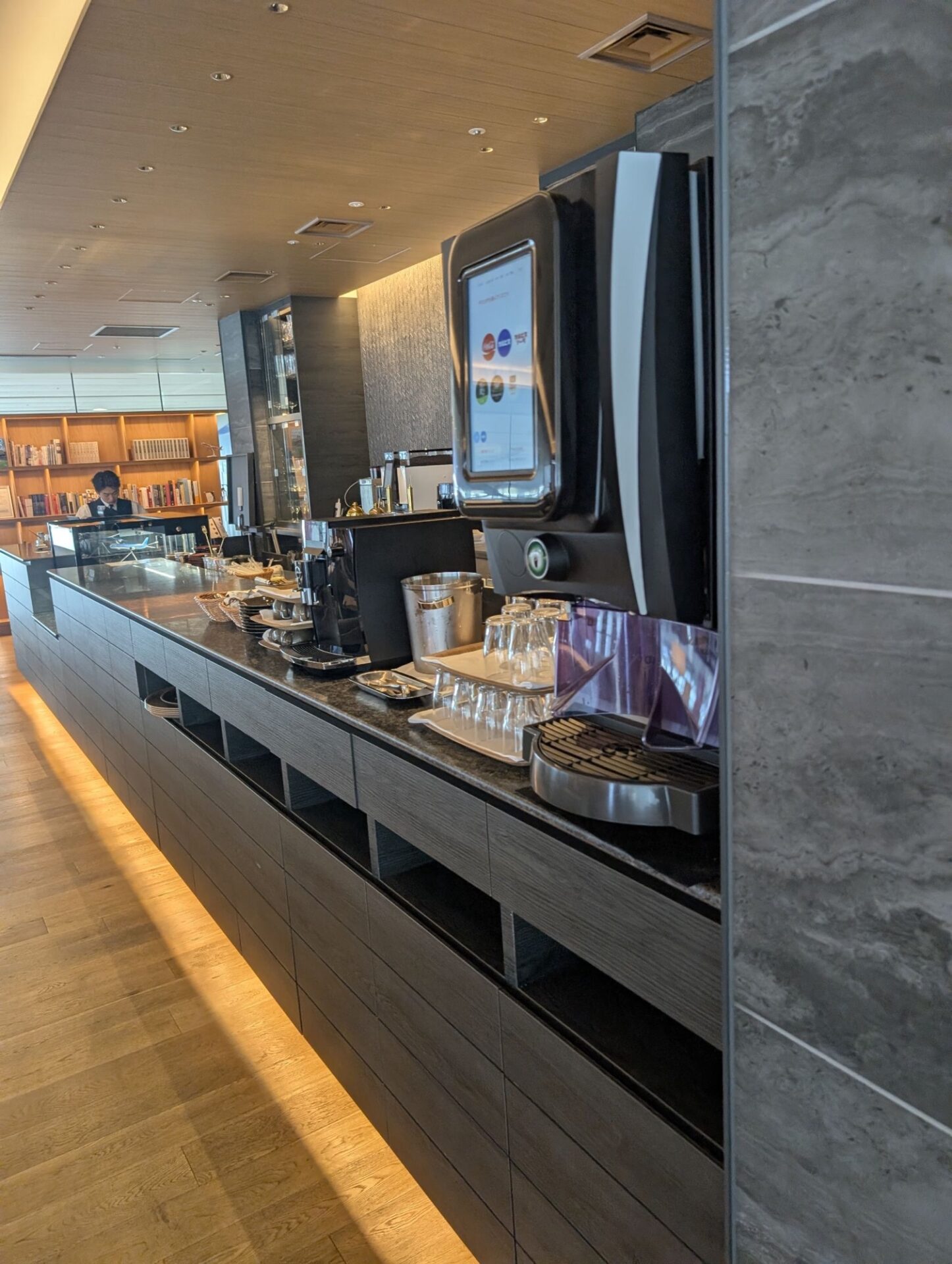 Cafe Sky Libraryのセルフ式ドリンクコーナー